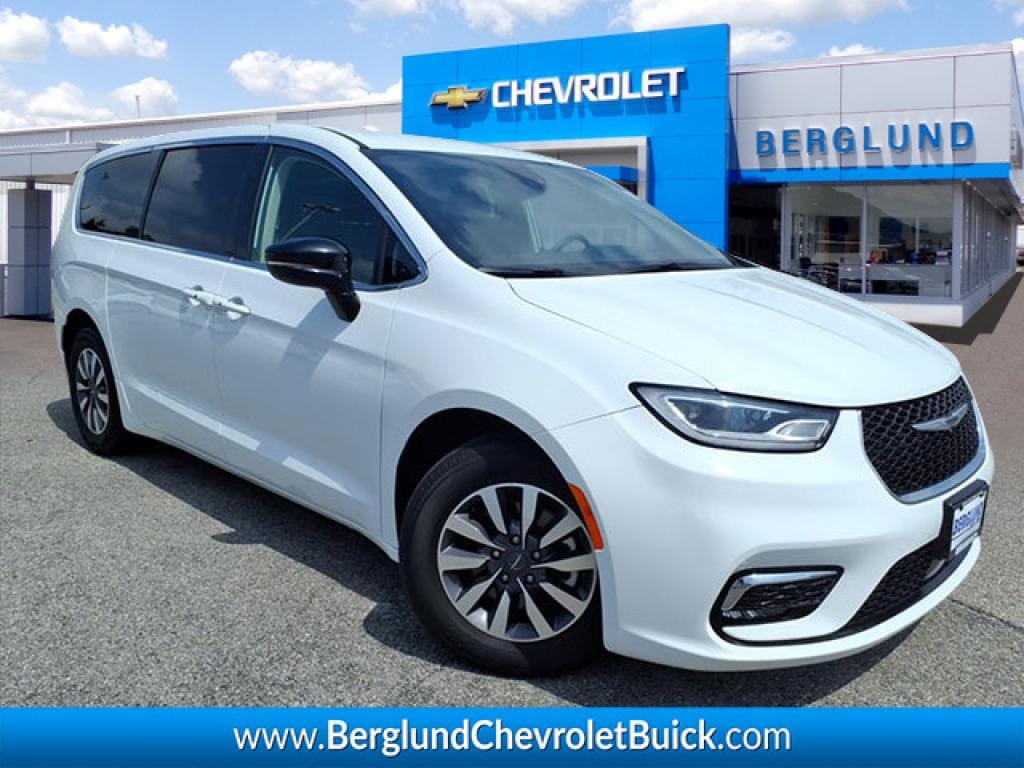 2024 Chrysler Pacifica PHEV