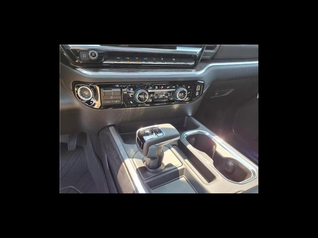 2025 Chevrolet Silverado 1500 LTZ - Photo 33