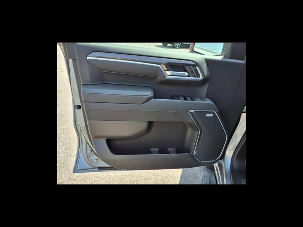 2025 Chevrolet Silverado 1500 LTZ - Photo 25