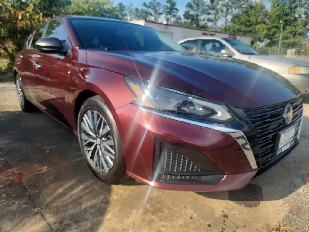 Used 2024 Nissan Altima 2.5 SV Sedan