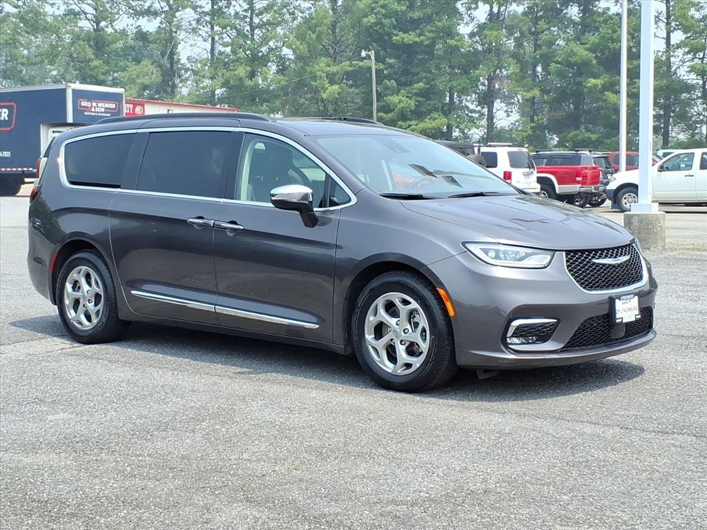 Used 2023 Chrysler Pacifica Limited Passenger Van