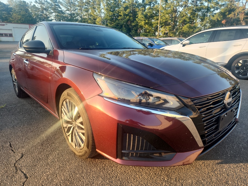 Used 2024 Nissan Altima 2.5 SV Sedan