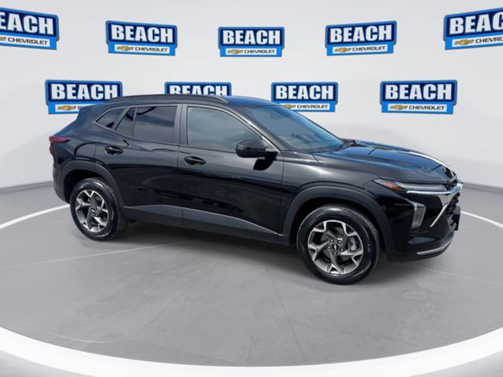 Used 2025 Chevrolet Trax LT SUV