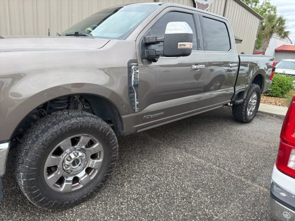 Used 2023 Ford F-250SD Lariat Truck
