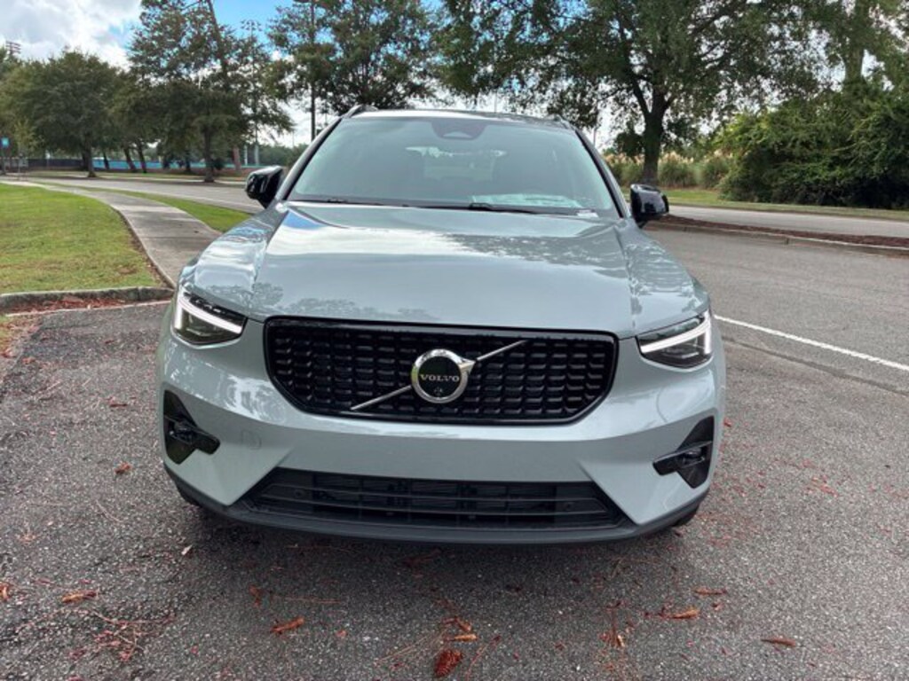 New 2026 Volvo XC40 B5 Plus SUV