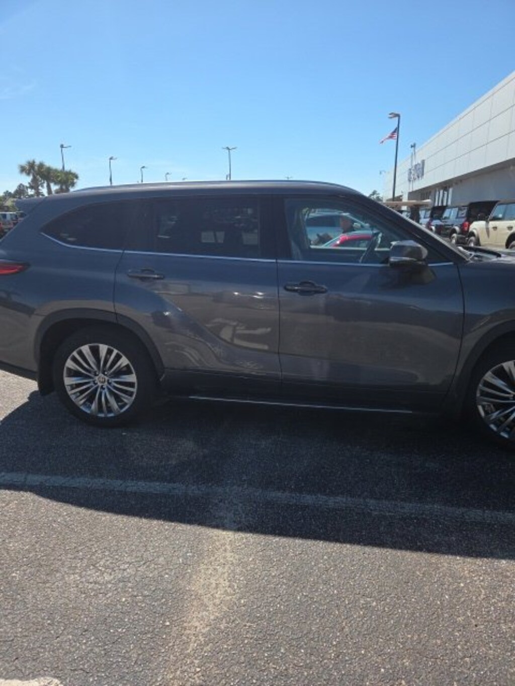 Used 2023 Toyota Highlander SUV