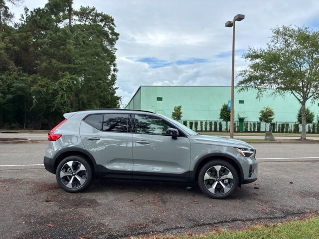 New 2026 Volvo XC40 B5 Plus SUV