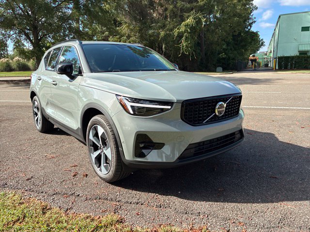 New 2026 Volvo XC40 B5 Plus SUV