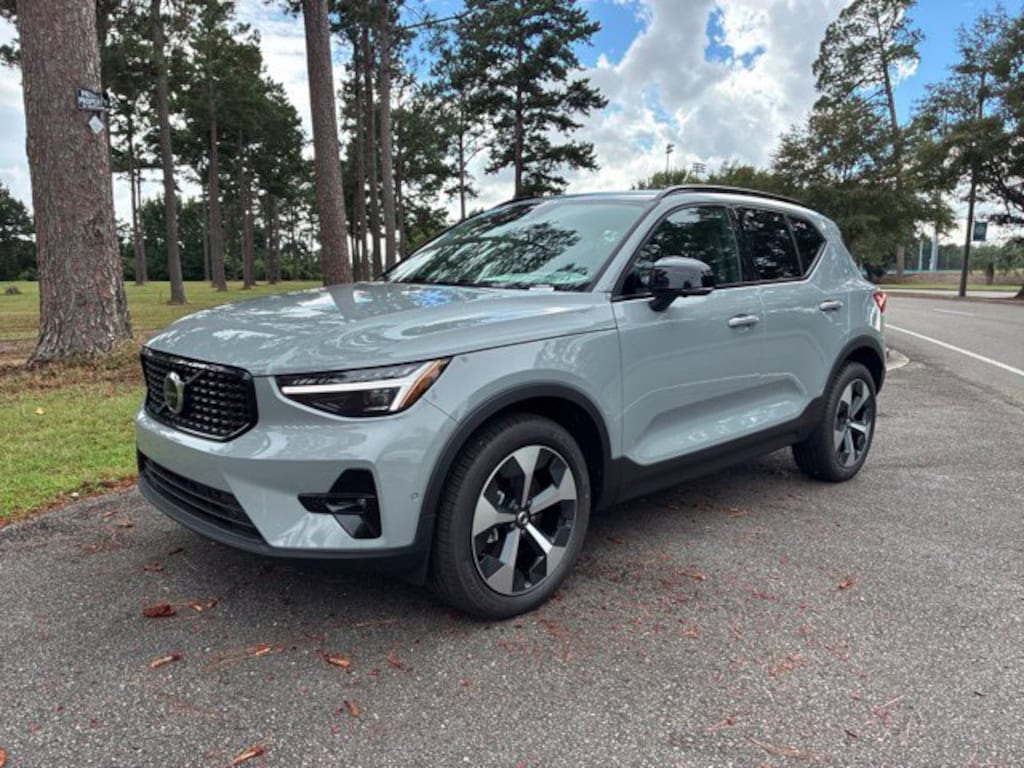 New 2026 Volvo XC40 B5 Plus SUV