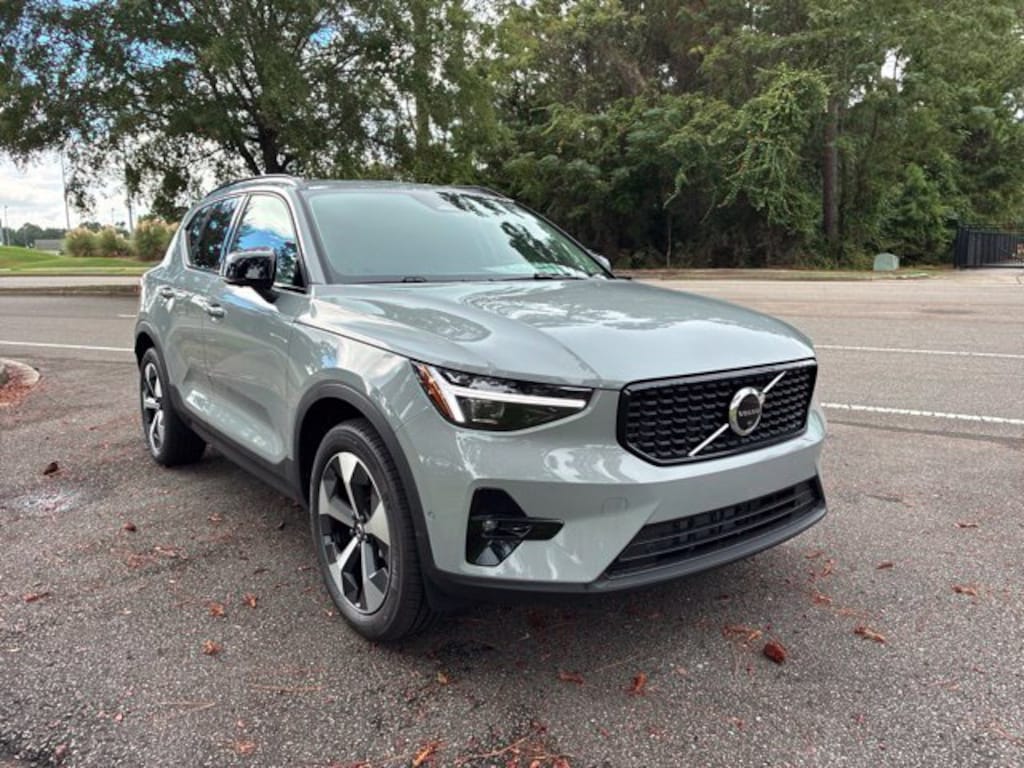 New 2026 Volvo XC40 B5 Plus SUV