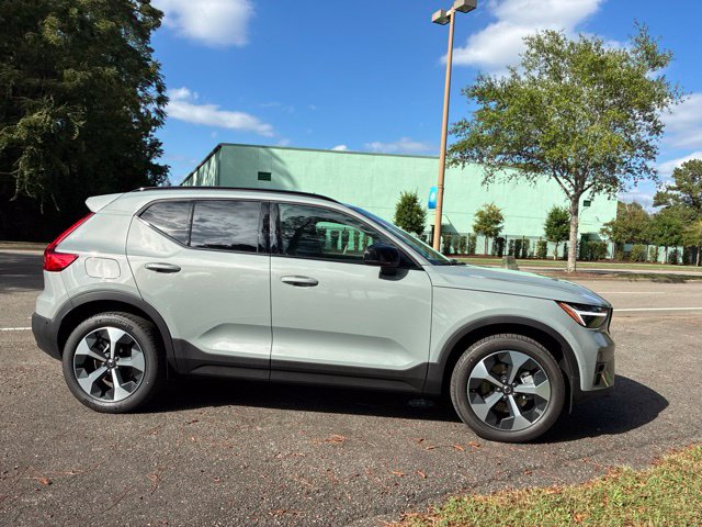 New 2026 Volvo XC40 B5 Plus SUV