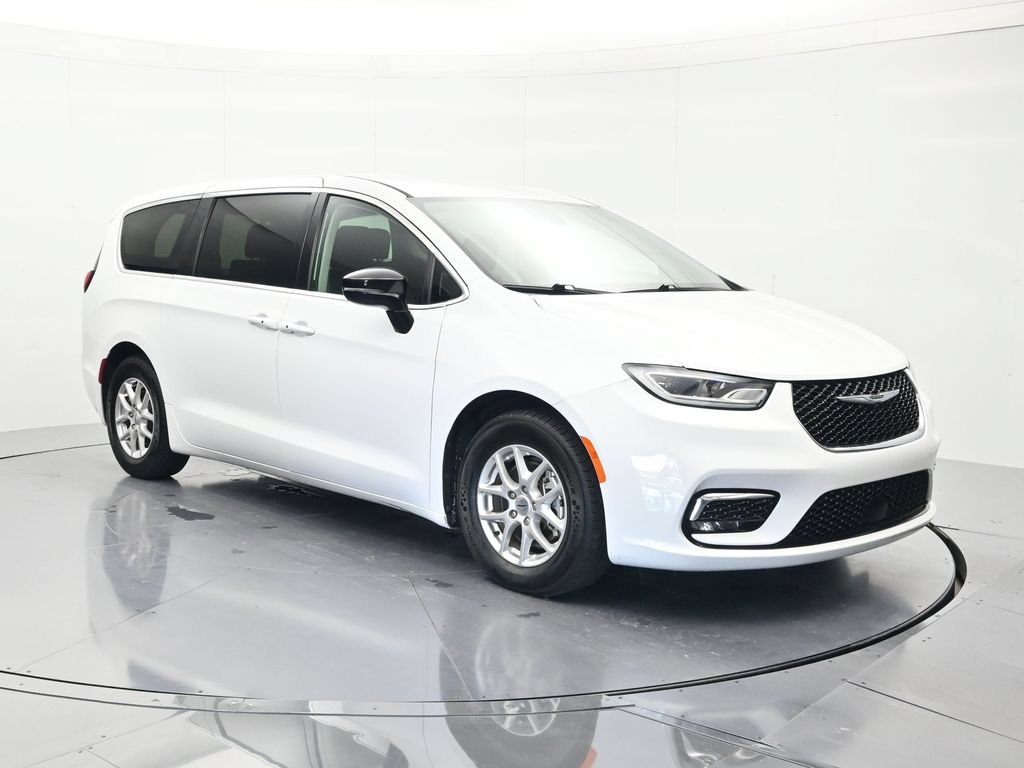 Used 2024 Chrysler Pacifica Touring L