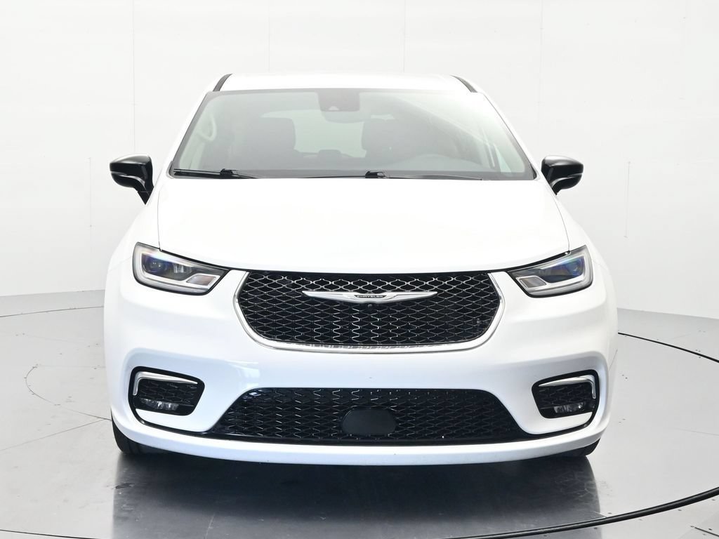 Used 2024 Chrysler Pacifica Touring L