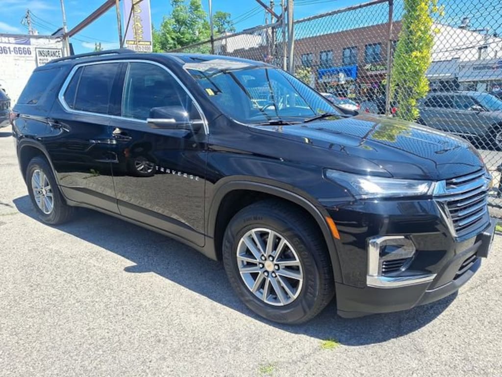 Used 2023 Chevrolet Traverse LT Cloth SUV