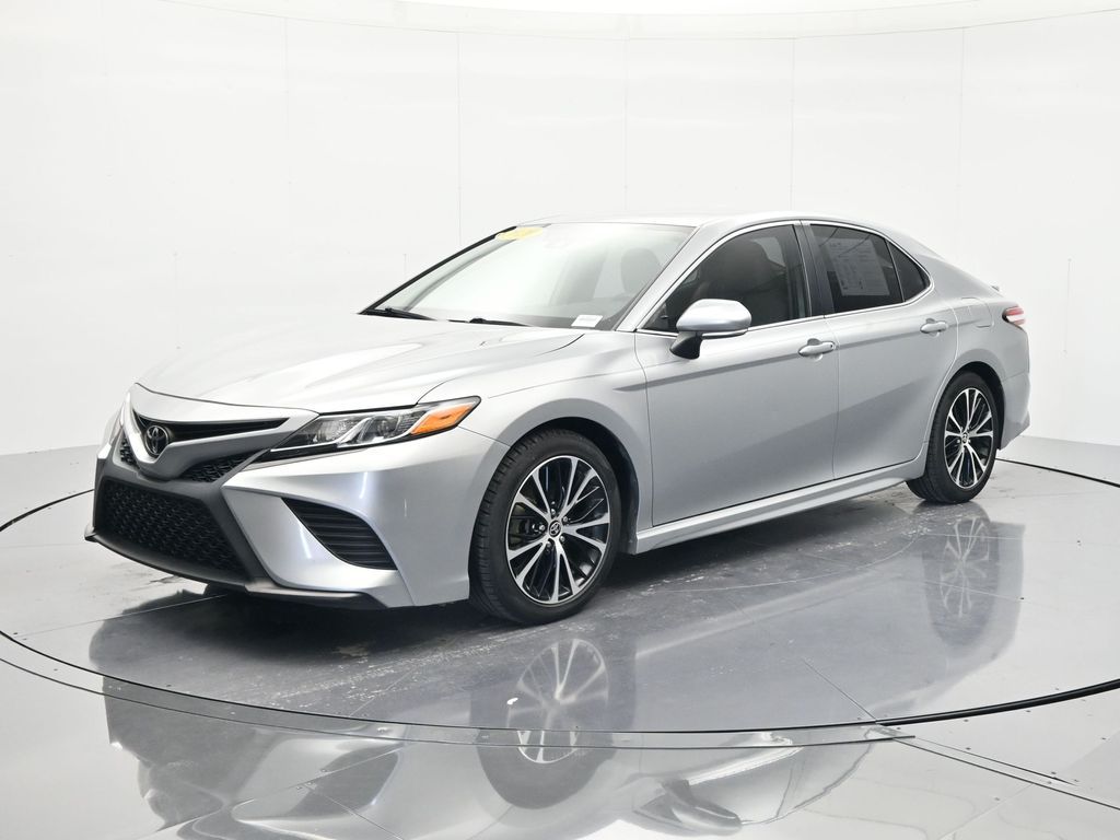 2020 Toyota Camry SE