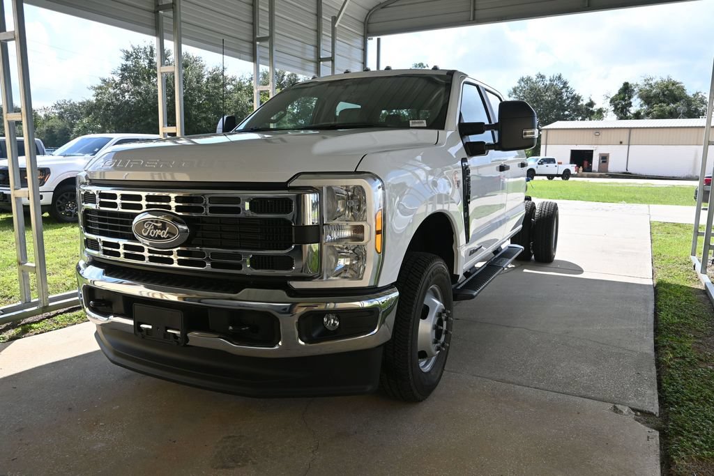 2027 Ford F-350 Chassis Truck Crew Cab