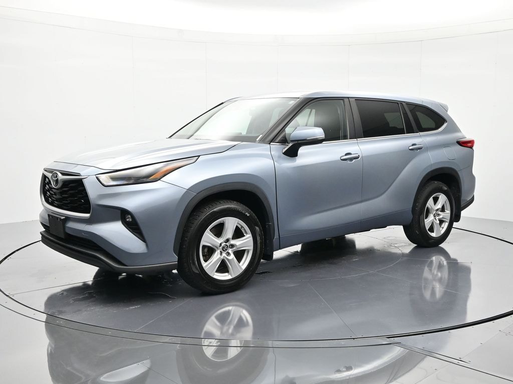 Used 2023 Toyota Highlander LE SUV