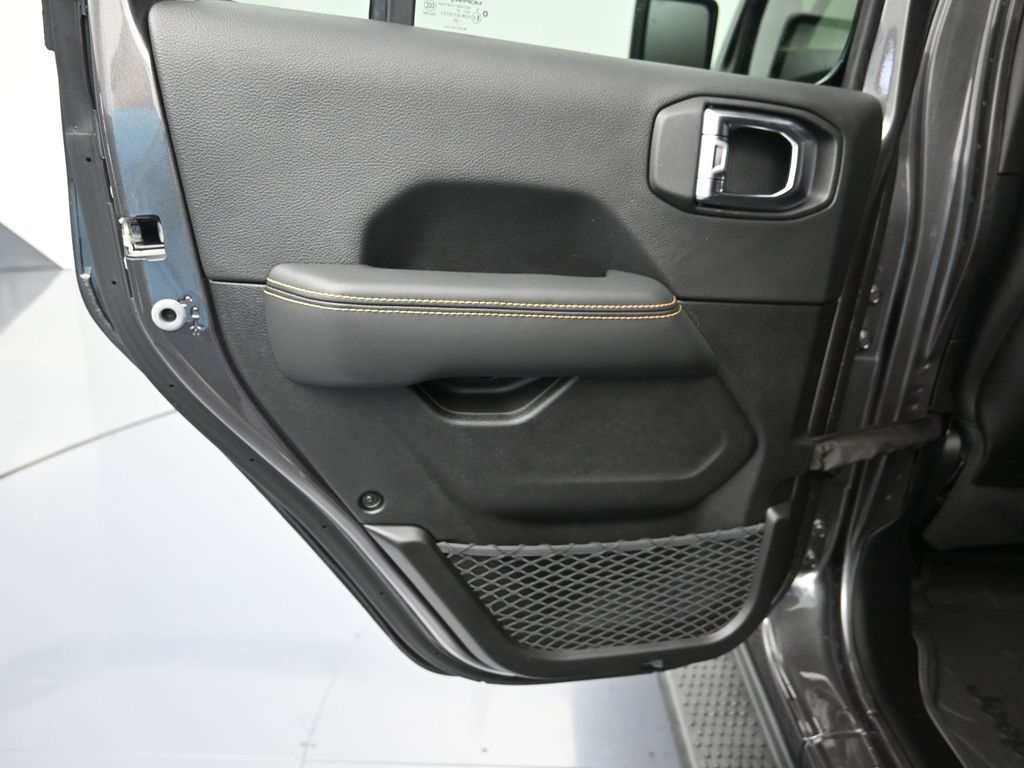 2025 Jeep Wrangler 4-Door Sahara - Photo 23