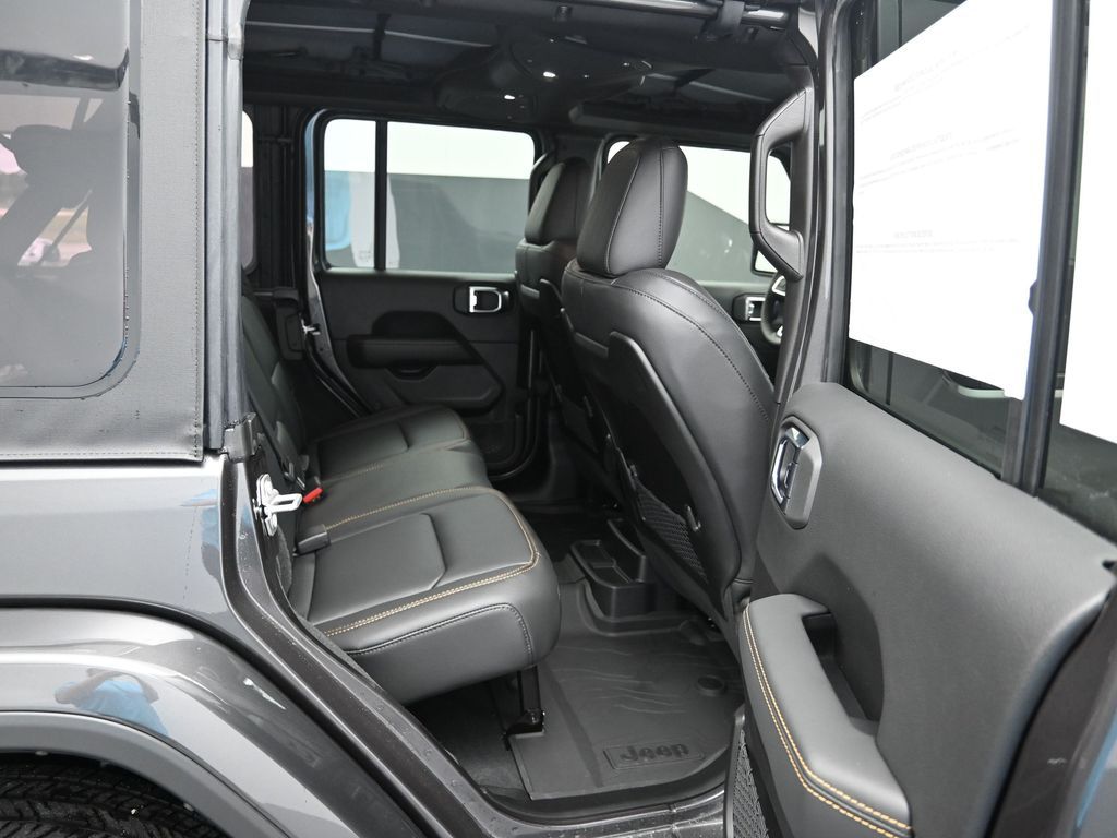 2025 Jeep Wrangler 4-Door Sahara - Photo 26