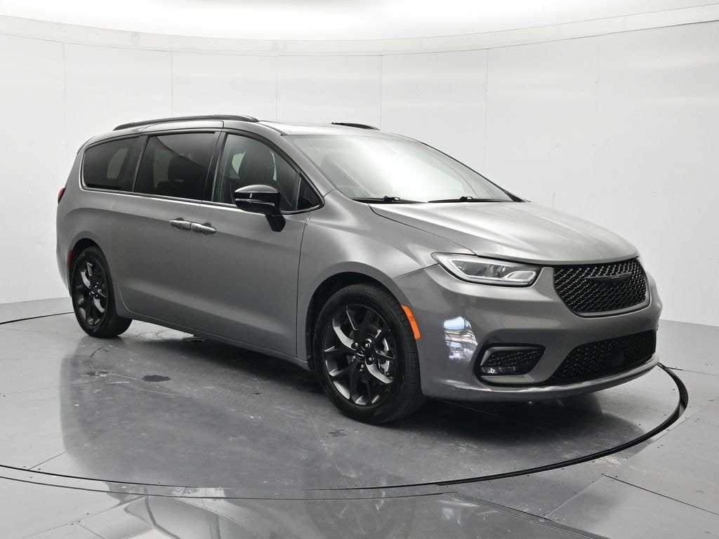 Used 2025 Chrysler Pacifica Limited Minivan/Van