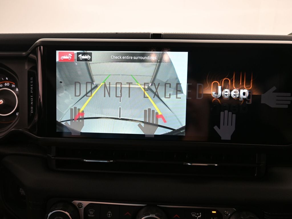 2025 Jeep Wrangler 4-Door Sahara - Photo 18