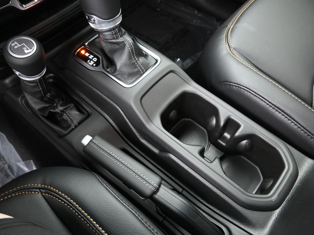 2025 Jeep Wrangler 4-Door Sahara - Photo 21