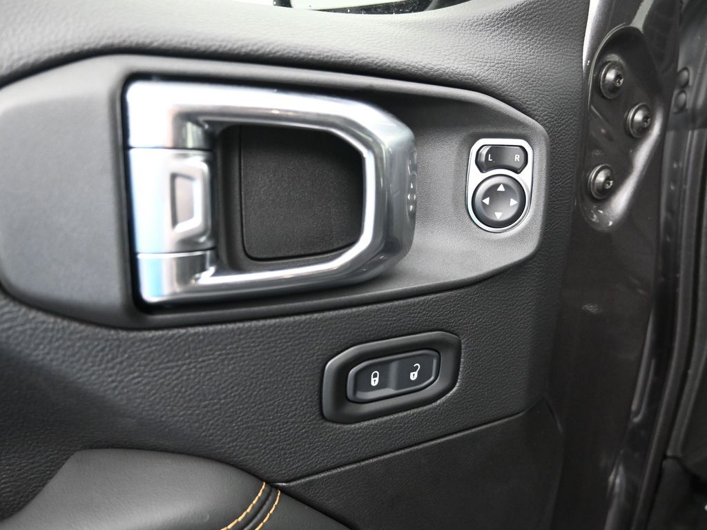 2025 Jeep Wrangler 4-Door Sahara - Photo 11