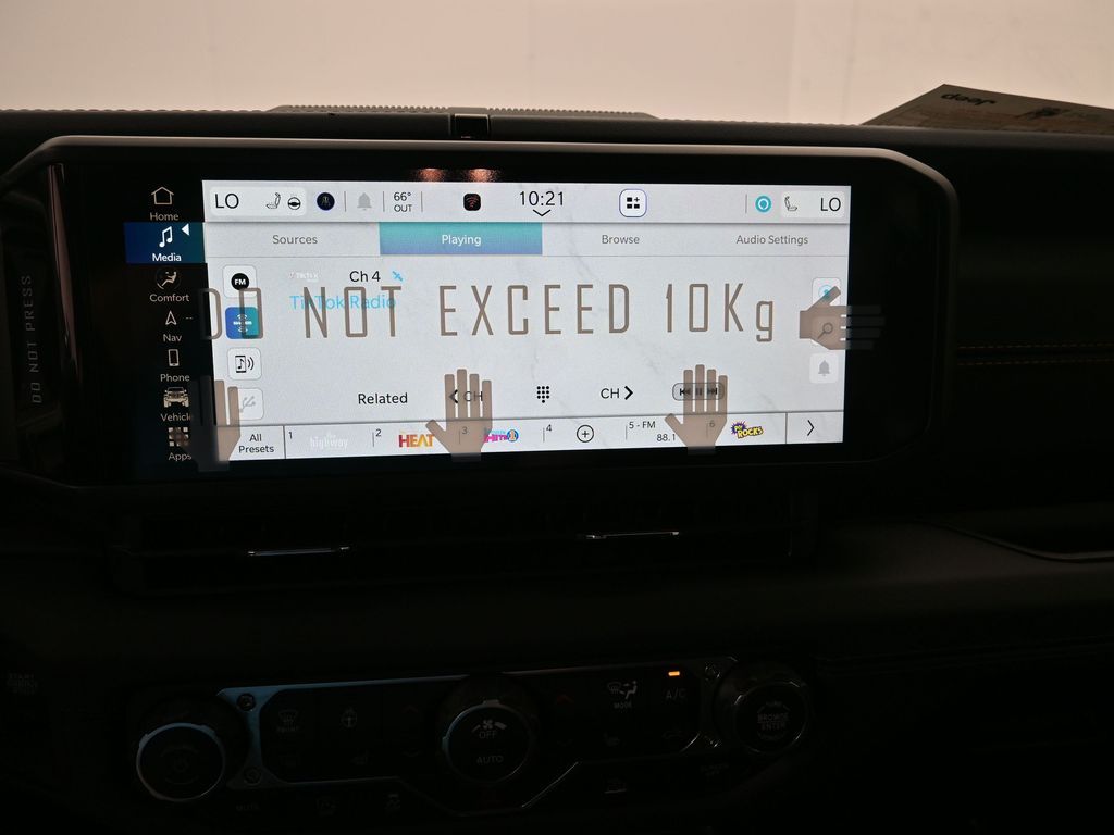 2025 Jeep Wrangler 4-Door Sahara - Photo 17