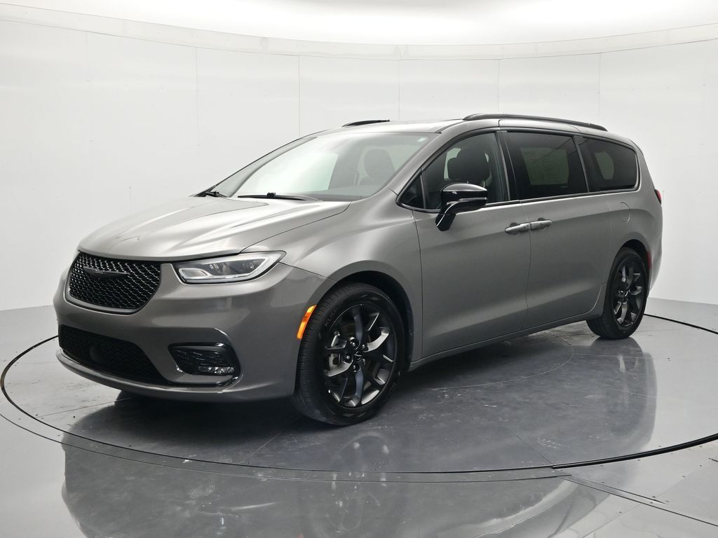 Used 2025 Chrysler Pacifica Limited Minivan/Van