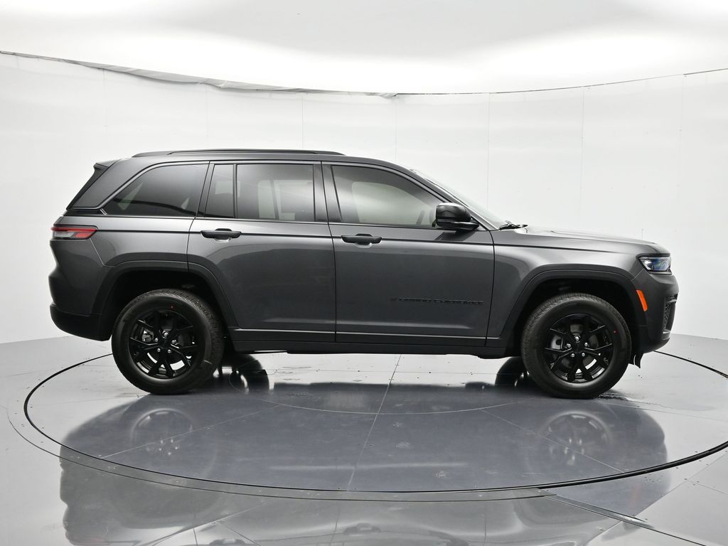 New 2026 Jeep Grand Cherokee LAREDO ALTITUDE 4X2 Sport Utility