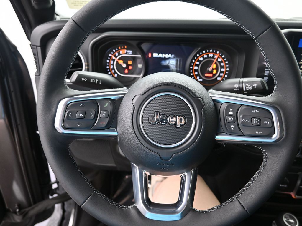 2025 Jeep Wrangler 4-Door Sahara - Photo 15
