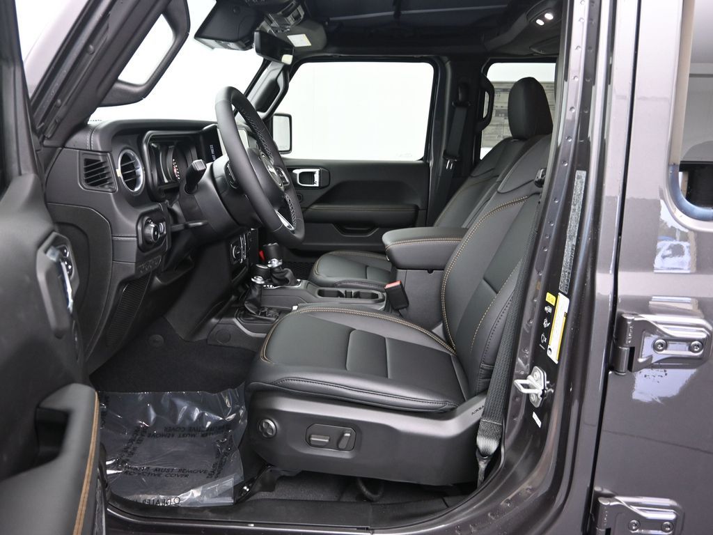 2025 Jeep Wrangler 4-Door Sahara - Photo 14