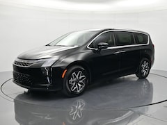 2027 Chrysler Pacifica LIMITED Passenger Van