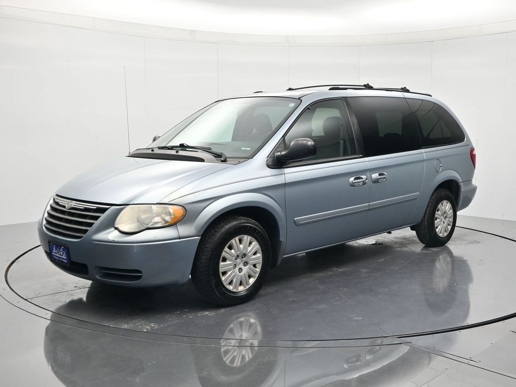 2005 Chrysler Town & Country LX