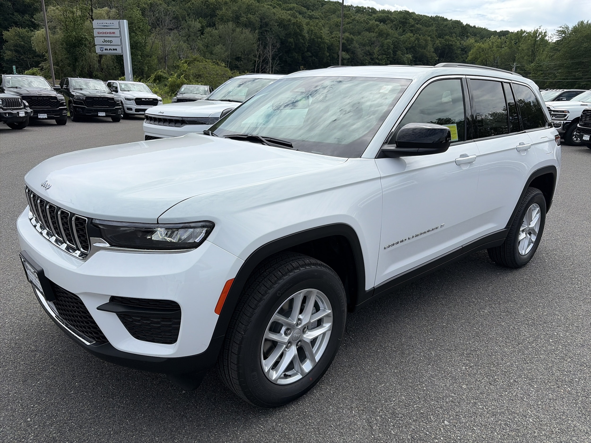 2026 Jeep Grand Cherokee Laredo