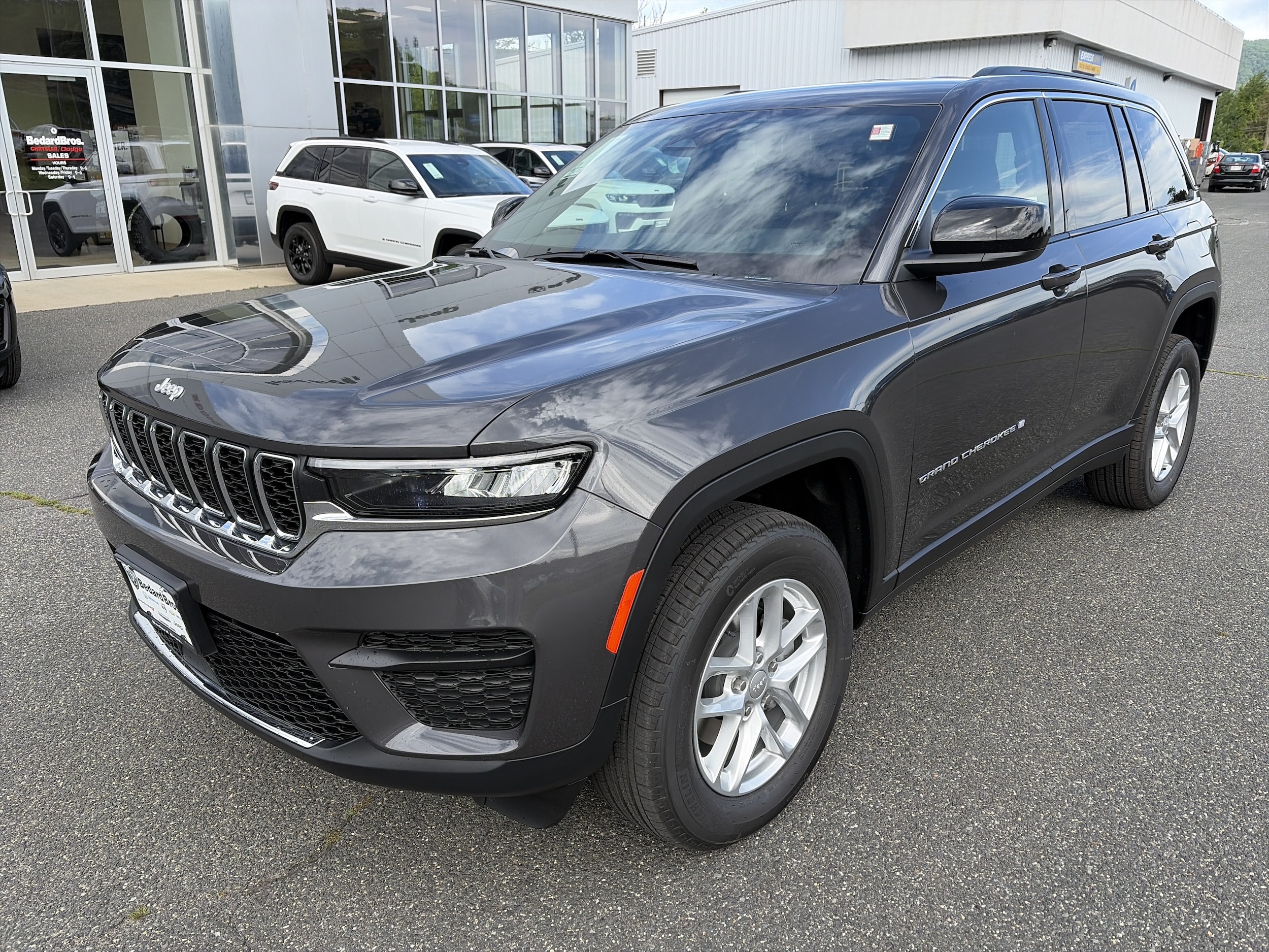 2026 Jeep Grand Cherokee Laredo