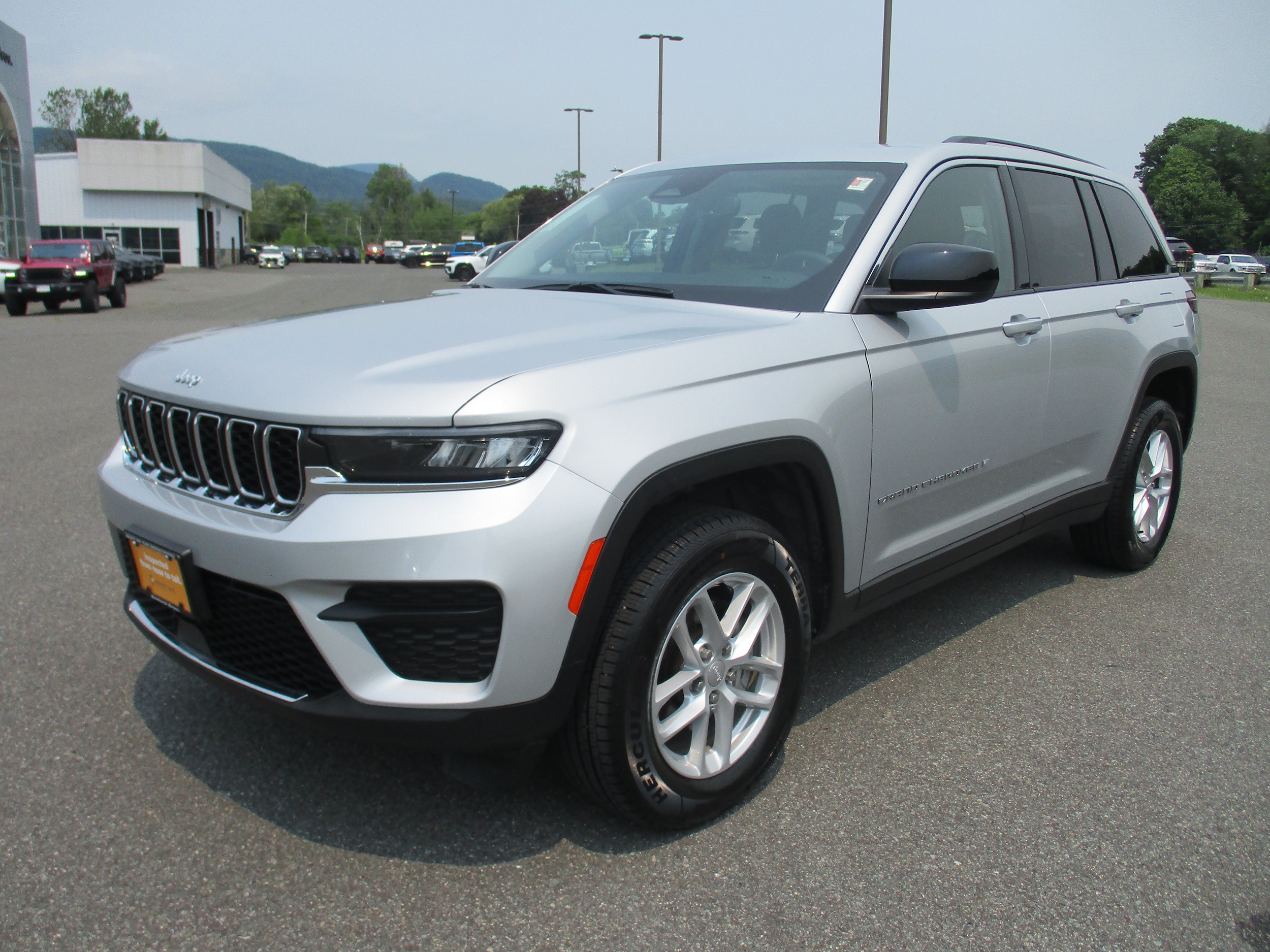 2023 Jeep Grand Cherokee Laredo