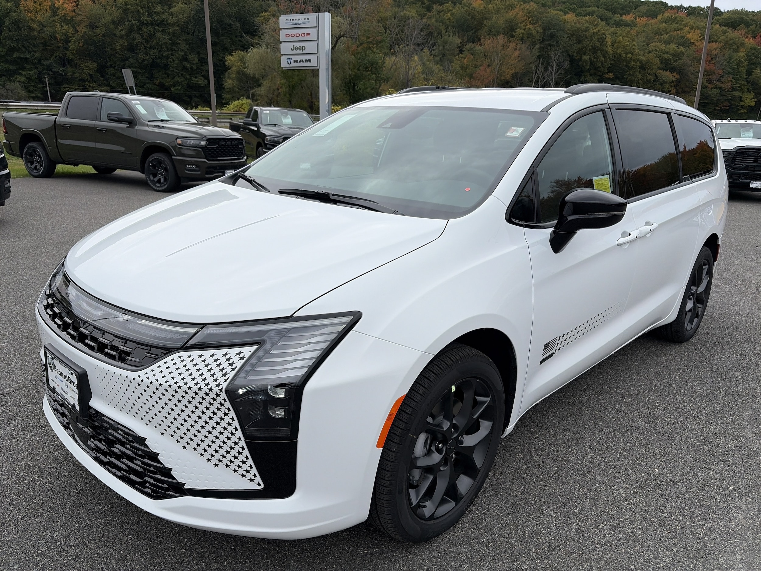 2027 Chrysler Pacifica Select