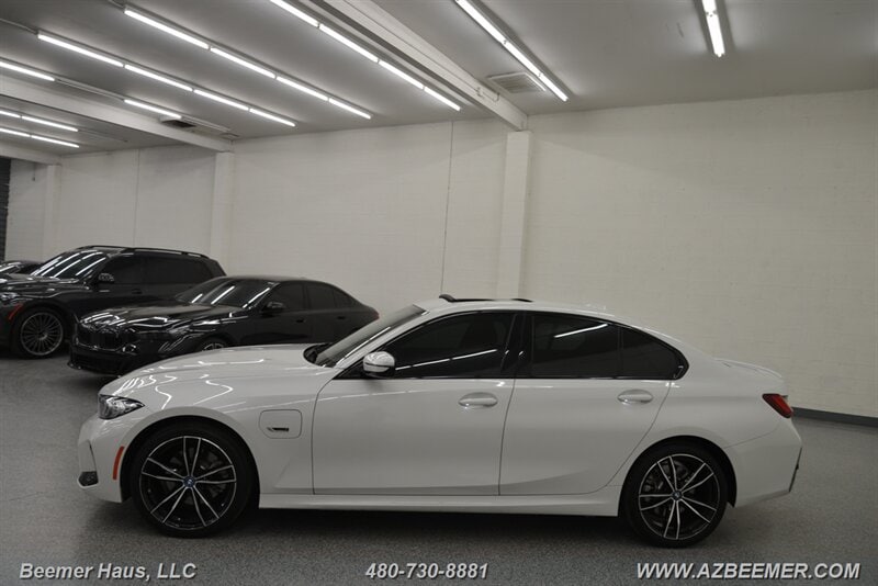 2023 BMW 3 Series 330e - Photo 5