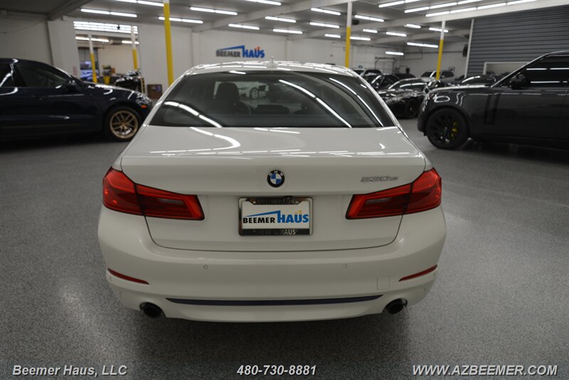 2018 BMW 5 Series 530e - Photo 12