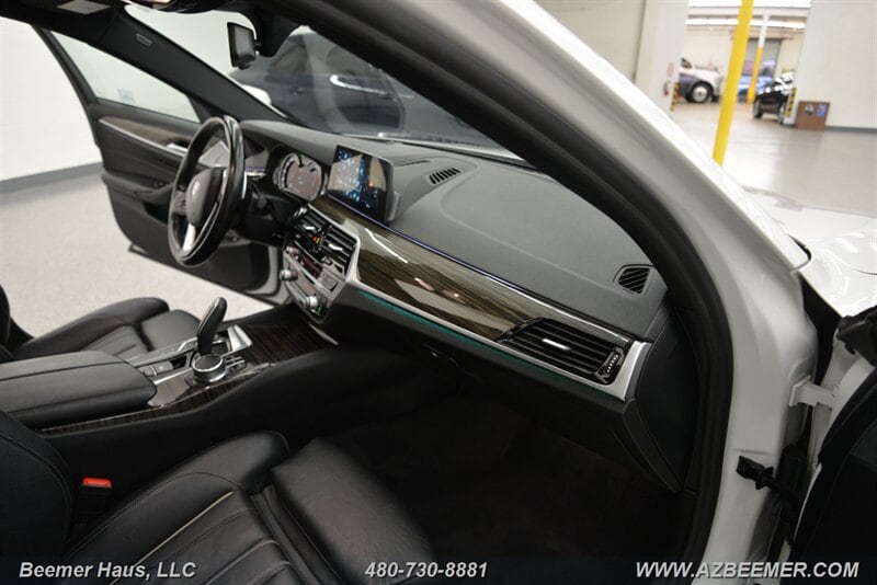 2018 BMW 5 Series 530e - Photo 25
