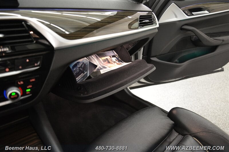 2018 BMW 5 Series 530e - Photo 40