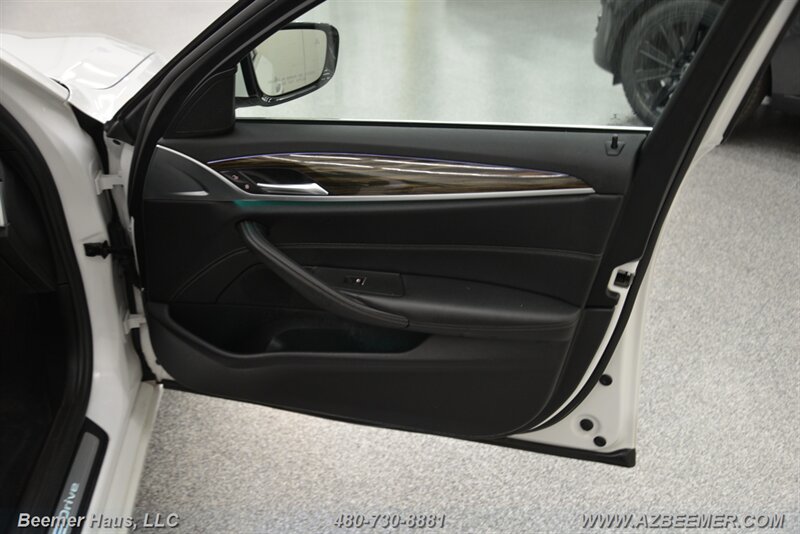 2018 BMW 5 Series 530e - Photo 45