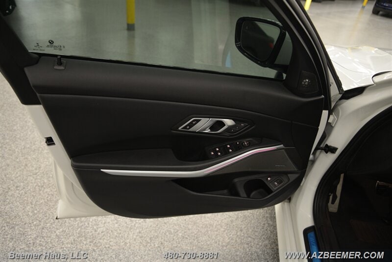 2023 BMW 3 Series 330e - Photo 40