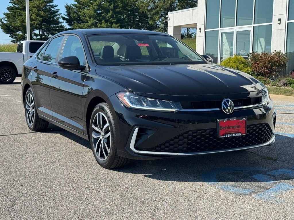 Used 2025 Volkswagen Jetta SE Auto Sedan