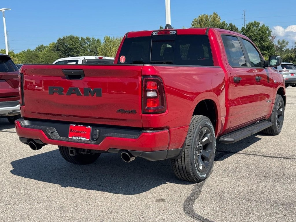 New 2026 Ram 1500 EXPRESS CREW CAB 4X4 5'7 BOX Pickup