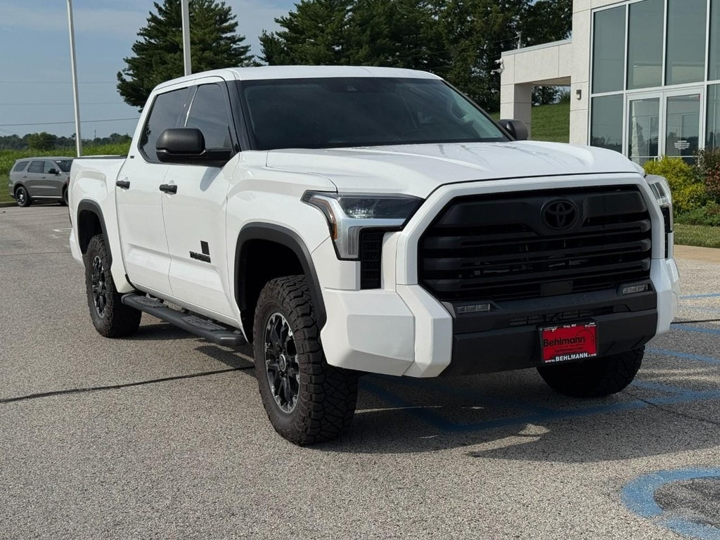 Used 2022 Toyota Tundra 4WD 4WD SR5 Crewmax Truck