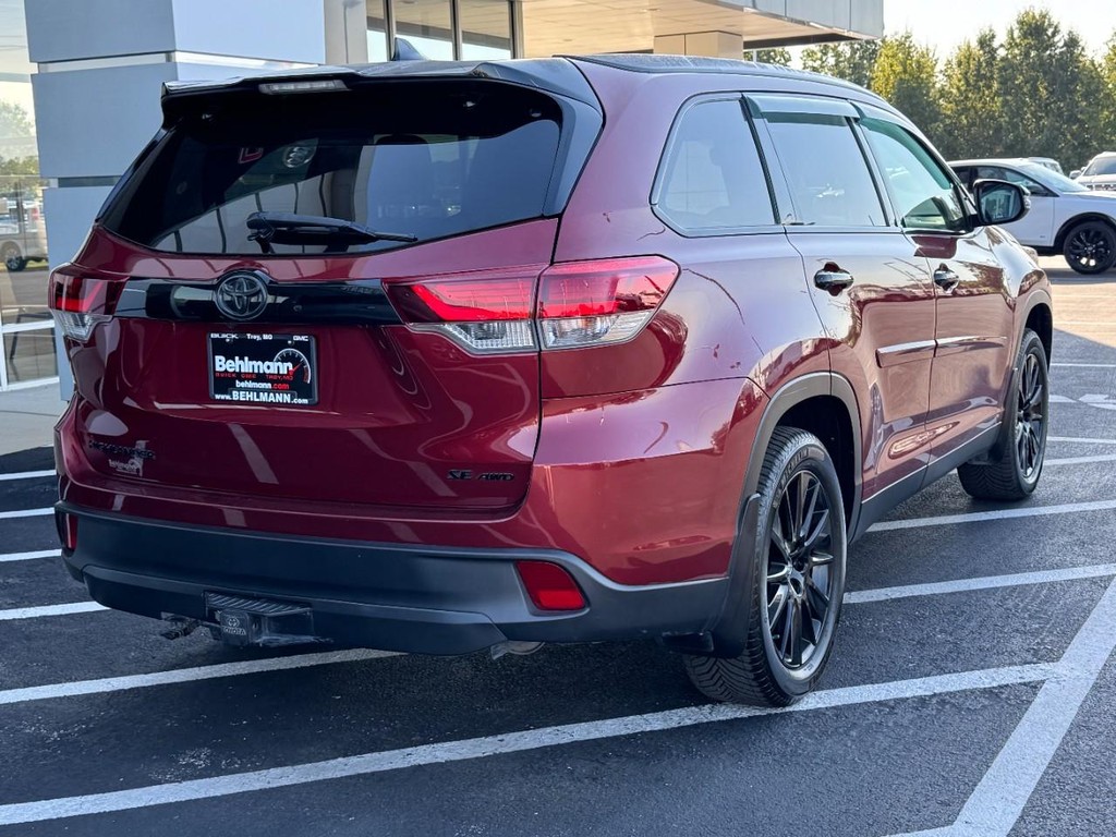 Used 2019 Toyota Highlander SE V6 AWD SUV