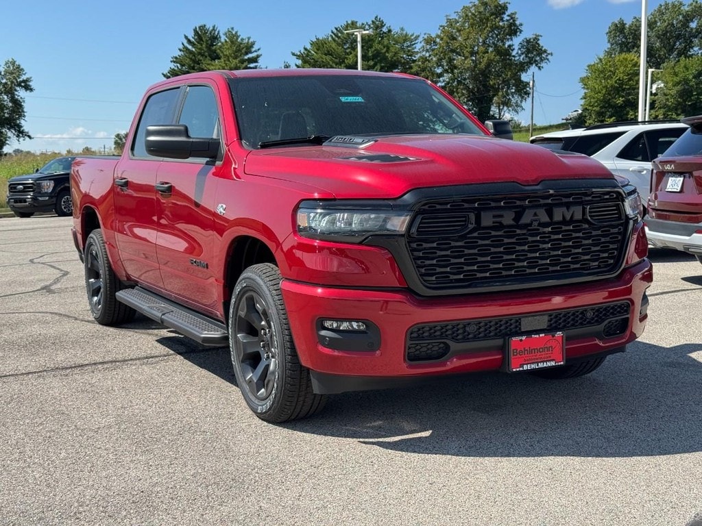 New 2026 Ram 1500 EXPRESS CREW CAB 4X4 5'7 BOX Pickup