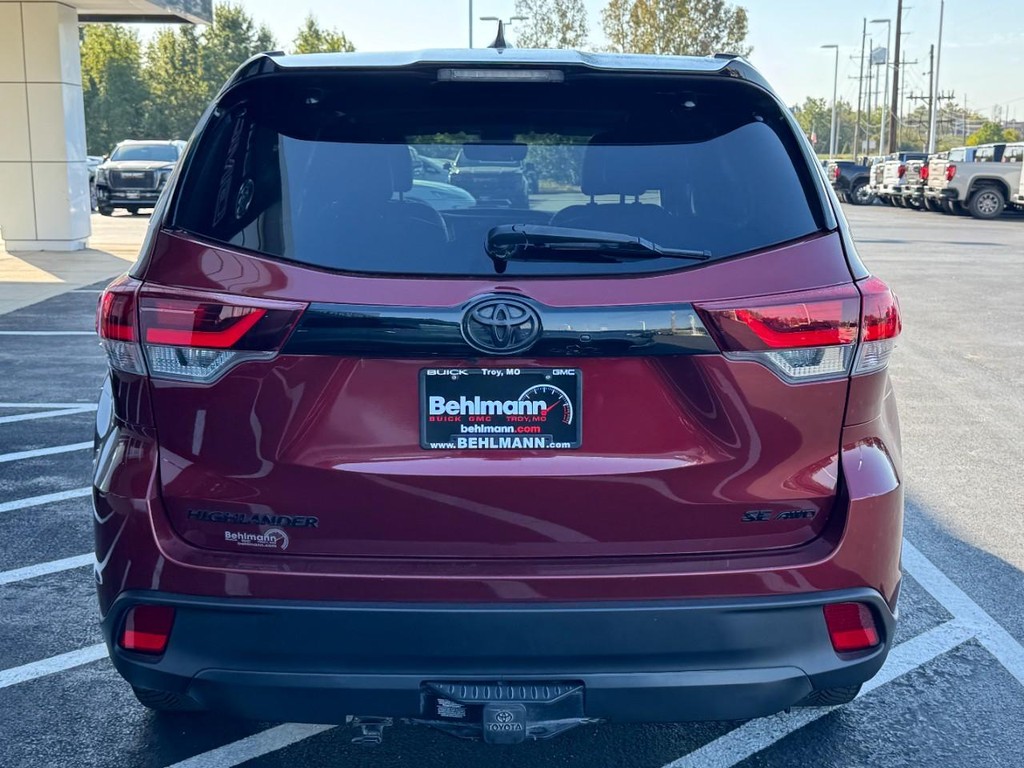 Used 2019 Toyota Highlander SE V6 AWD SUV